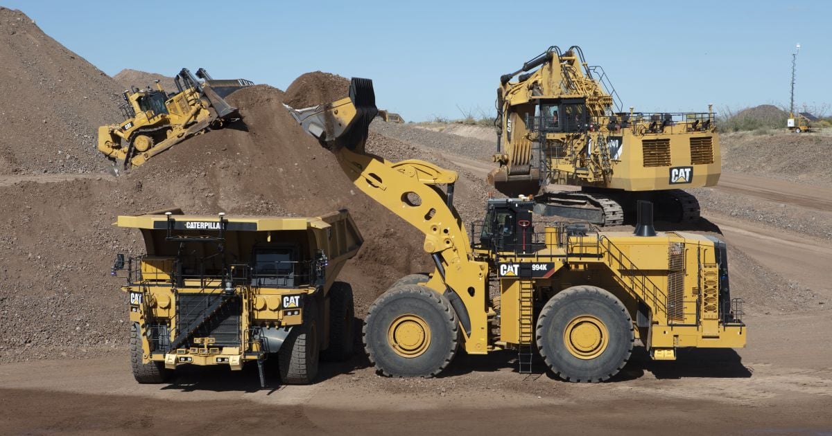 Cat job site deals machine dump truck